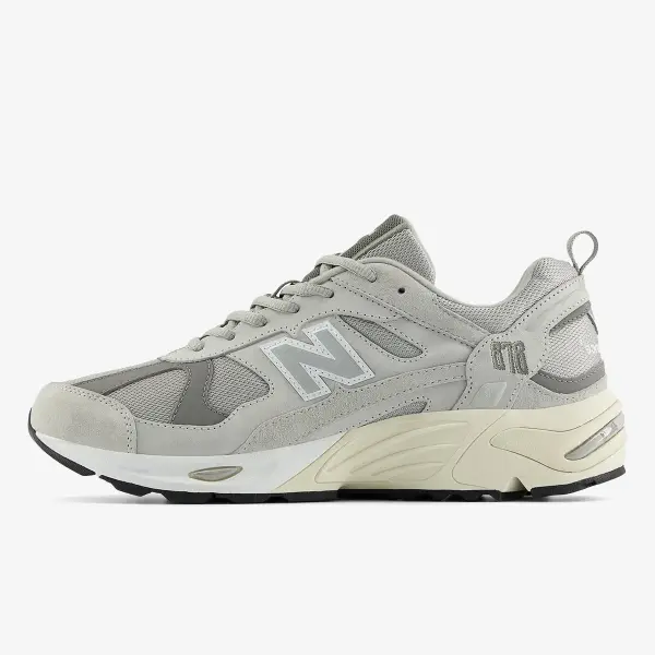 New Balance 878