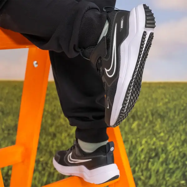 Nike Cosmic Runner