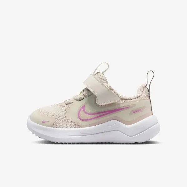 Nike Cosmic Runner